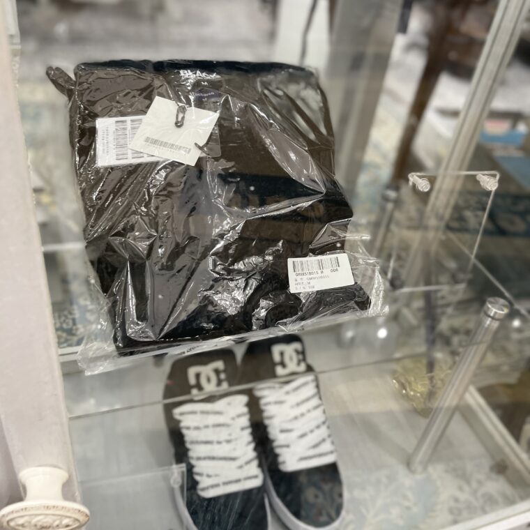 zeperito Wonderland Show case