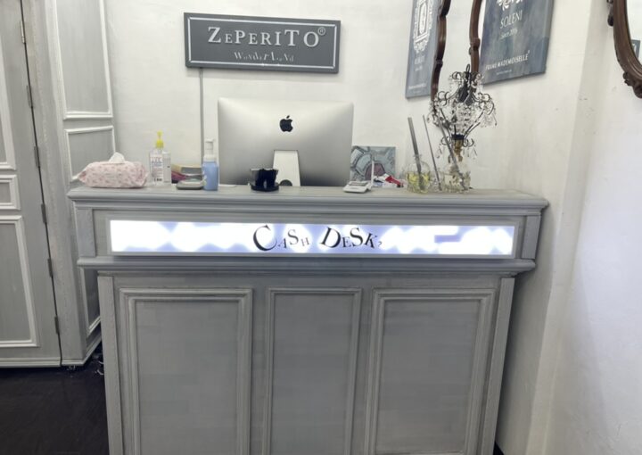 Zeperito Wonderland Cash Desk Sign
