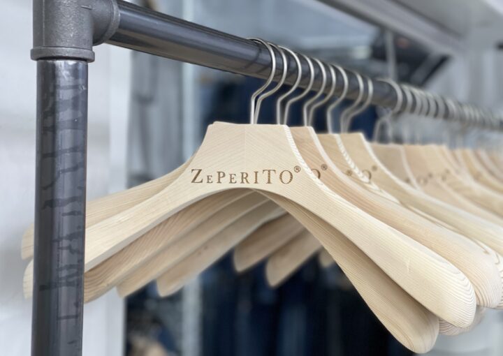 Zeperito Wonderland Hanger