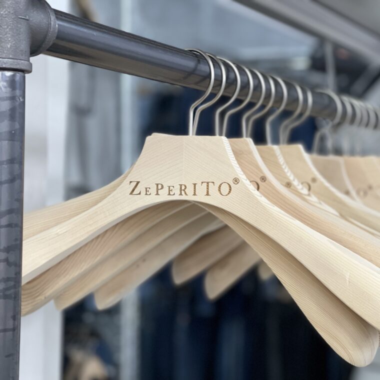 Zeperito Wonderland Hanger