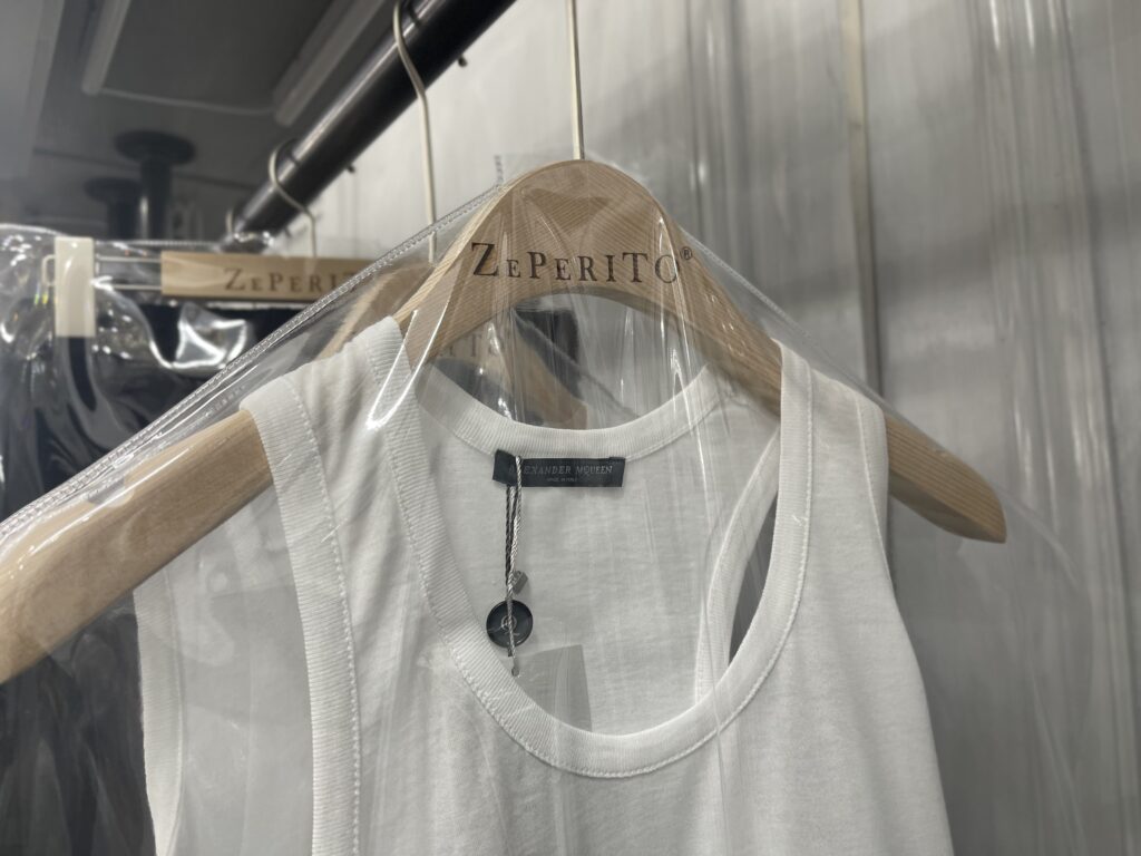 Zeperito Wonderland Hanger