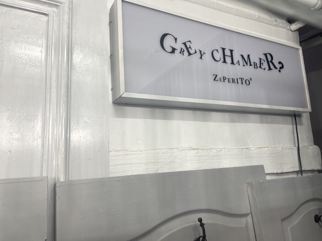 Zeperito Wonderland Grey Chamber Sign