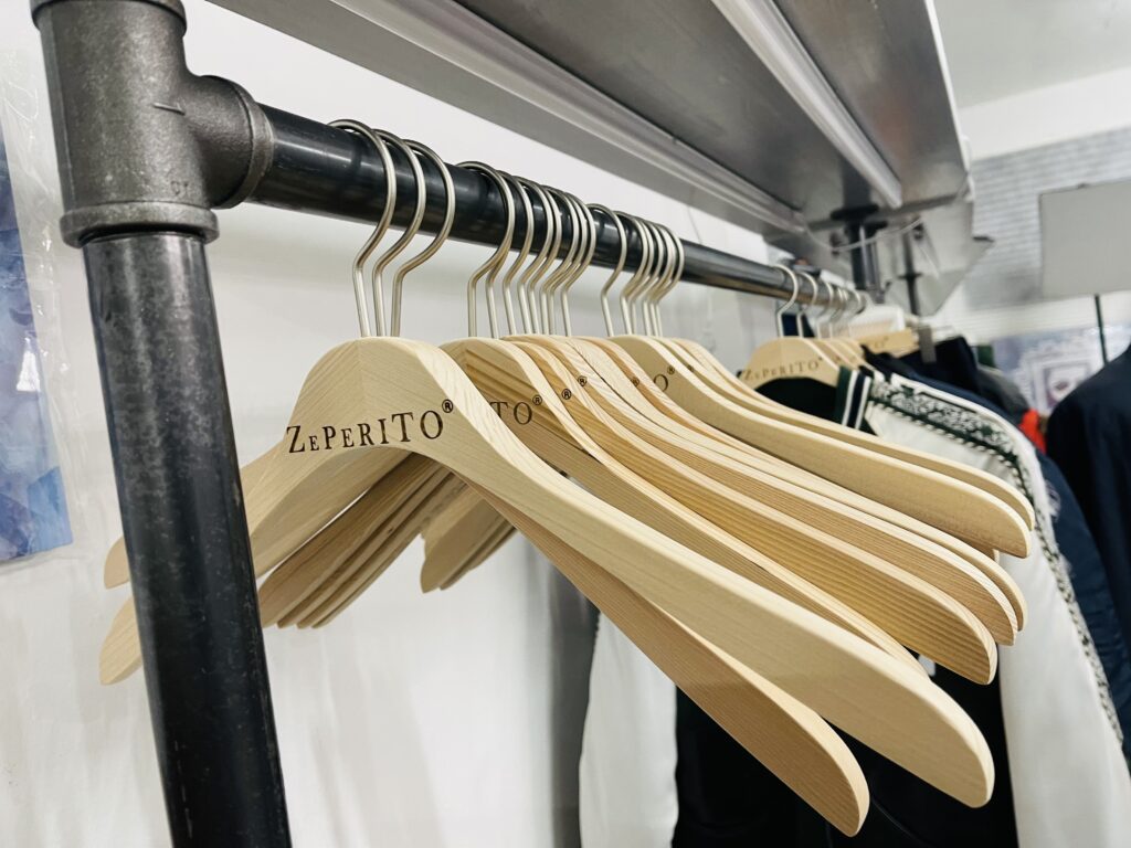 Zeperito Wonderland Hanger
